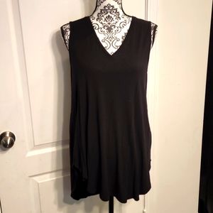 APT.9 V-Neck Droptail Tank